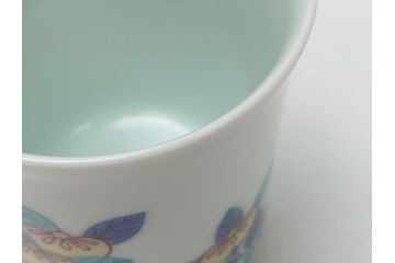 重要無形文化財　人間国宝　有田　十四代今泉今右衛門　宮内庁御用達　錦橘絵　湯呑(共箱付き、和食器)(R-062907)
