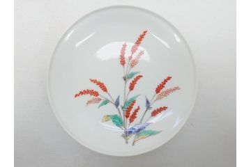 重要無形文化財　人間国宝　十四代柿右衛門(酒井田柿右衛門)　錦　蓼文　4.4寸　約13.5cm　額皿(共箱付き、皿立て付き、色絵、和皿、和食器、四寸四分)(R-062908)