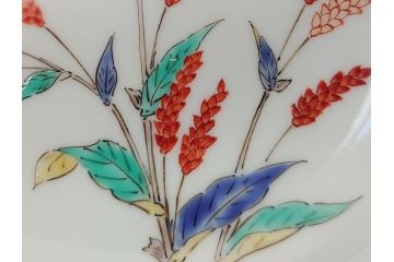 重要無形文化財　人間国宝　十四代柿右衛門(酒井田柿右衛門)　錦　蓼文　4.4寸　約13.5cm　額皿(共箱付き、皿立て付き、色絵、和皿、和食器、四寸四分)(R-062908)