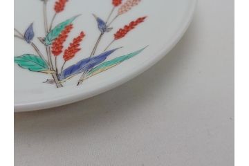 重要無形文化財　人間国宝　十四代柿右衛門(酒井田柿右衛門)　錦　蓼文　4.4寸　約13.5cm　額皿(共箱付き、皿立て付き、色絵、和皿、和食器、四寸四分)(R-062908)