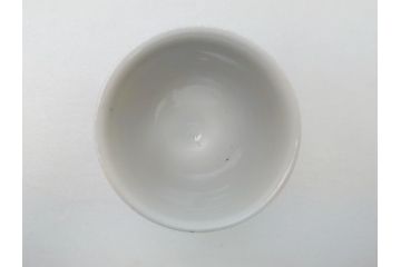 金襴手　赤絵　在銘　盃(共箱付き、馬上盃、ぐい呑み、酒器、和食器)(R-062909)
