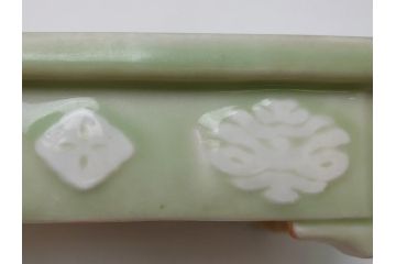 青磁　陽刻　植木鉢(アンティーク雑貨)(R-062915)