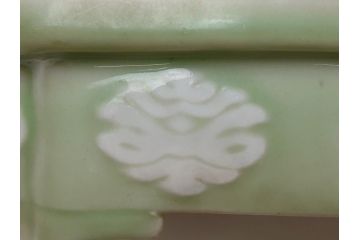 青磁　陽刻　植木鉢(アンティーク雑貨)(R-062915)