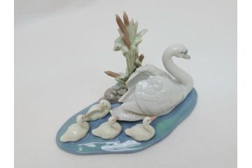 スペイン　リヤドロ　LLADRO　1989　Follow Me(ついていらっしゃい)　白鳥の親子　フィギュリン(箱なし、陶器人形、置物、オブジェ、スワン)(R-062918)