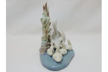 スペイン　リヤドロ　LLADRO　1989　Follow Me(ついていらっしゃい)　白鳥の親子　フィギュリン(箱なし、陶器人形、置物、オブジェ、スワン)(R-062918)