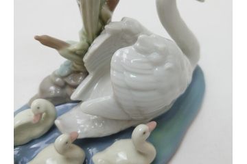 スペイン　リヤドロ　LLADRO　1989　Follow Me(ついていらっしゃい)　白鳥の親子　フィギュリン(箱なし、陶器人形、置物、オブジェ、スワン)(R-062918)