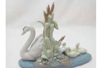 スペイン　リヤドロ　LLADRO　1989　Follow Me(ついていらっしゃい)　白鳥の親子　フィギュリン(箱なし、陶器人形、置物、オブジェ、スワン)(R-062918)