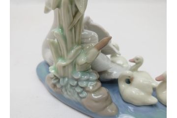 スペイン　リヤドロ　LLADRO　1989　Follow Me(ついていらっしゃい)　白鳥の親子　フィギュリン(箱なし、陶器人形、置物、オブジェ、スワン)(R-062918)
