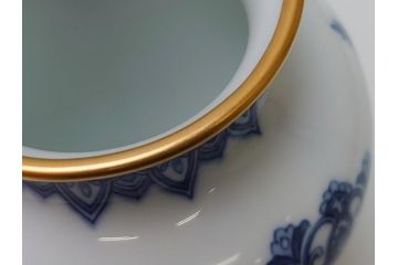 大倉陶園(OKURA、OAC)　呉須　鳳凰紋　明正會50周年　15cm花器(箱なし、花瓶、フラワーベース、花入、白磁)(R-062919)