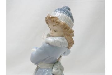 スペイン　リヤドロ　LLADRO　NAO　1985　Christmas Time 少女　フィギュリン(箱なし、陶器人形、置物、オブジェ、クリスマス、女の子、プレゼント)(R-062920)