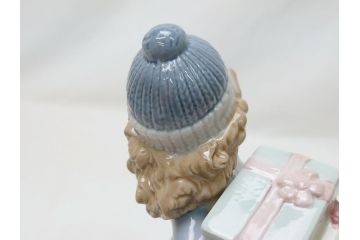 スペイン　リヤドロ　LLADRO　NAO　1985　Christmas Time 少女　フィギュリン(箱なし、陶器人形、置物、オブジェ、クリスマス、女の子、プレゼント)(R-062920)