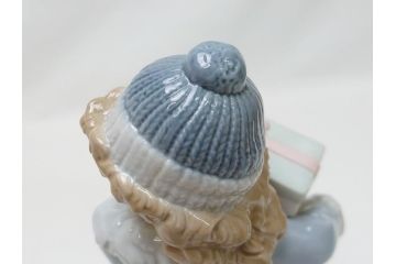 スペイン　リヤドロ　LLADRO　NAO　1985　Christmas Time 少女　フィギュリン(箱なし、陶器人形、置物、オブジェ、クリスマス、女の子、プレゼント)(R-062920)
