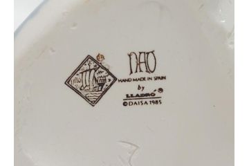 スペイン　リヤドロ　LLADRO　NAO　1985　Christmas Time 少女　フィギュリン(箱なし、陶器人形、置物、オブジェ、クリスマス、女の子、プレゼント)(R-062920)