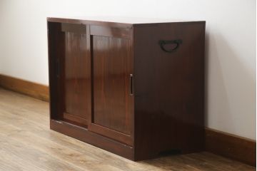 和製アンティーク　漆塗りが上品な雰囲気を醸し出す収納棚(戸棚、キャビネット、下駄箱)(R-062922)