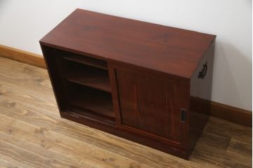 和製アンティーク　漆塗りが上品な雰囲気を醸し出す収納棚(戸棚、キャビネット、下駄箱)(R-062922)
