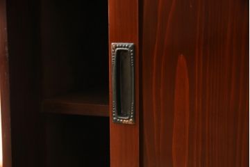 和製アンティーク　漆塗りが上品な雰囲気を醸し出す収納棚(戸棚、キャビネット、下駄箱)(R-062922)