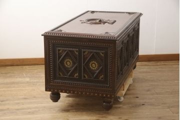 ビンテージ家具　縞黒檀(シマコクタン)材　唐木　激重!!豪華な装飾が重厚な雰囲気を醸し出す収納箱(宝箱、収納ボックス、サイドボード、ヴィンテージ)(R-062924)
