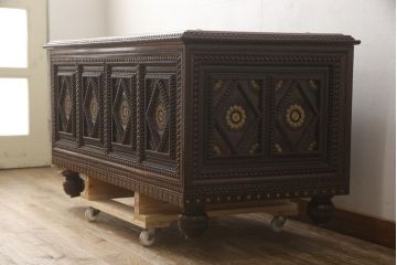 ビンテージ家具　縞黒檀(シマコクタン)材　唐木　激重!!豪華な装飾が重厚な雰囲気を醸し出す収納箱(宝箱、収納ボックス、サイドボード、ヴィンテージ)(R-062924)