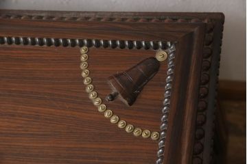 ビンテージ家具　縞黒檀(シマコクタン)材　唐木　激重!!豪華な装飾が重厚な雰囲気を醸し出す収納箱(宝箱、収納ボックス、サイドボード、ヴィンテージ)(R-062924)