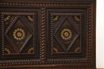 ビンテージ家具　縞黒檀(シマコクタン)材　唐木　激重!!豪華な装飾が重厚な雰囲気を醸し出す収納箱(宝箱、収納ボックス、サイドボード、ヴィンテージ)(R-062924)