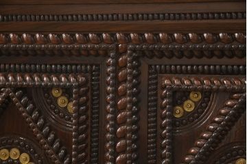 ビンテージ家具　縞黒檀(シマコクタン)材　唐木　激重!!豪華な装飾が重厚な雰囲気を醸し出す収納箱(宝箱、収納ボックス、サイドボード、ヴィンテージ)(R-062924)