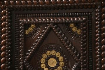 ビンテージ家具　縞黒檀(シマコクタン)材　唐木　激重!!豪華な装飾が重厚な雰囲気を醸し出す収納箱(宝箱、収納ボックス、サイドボード、ヴィンテージ)(R-062924)