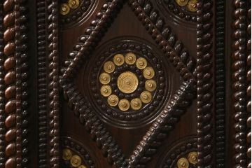 ビンテージ家具　縞黒檀(シマコクタン)材　唐木　激重!!豪華な装飾が重厚な雰囲気を醸し出す収納箱(宝箱、収納ボックス、サイドボード、ヴィンテージ)(R-062924)