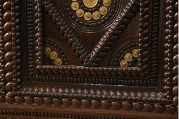 ビンテージ家具　縞黒檀(シマコクタン)材　唐木　激重!!豪華な装飾が重厚な雰囲気を醸し出す収納箱(宝箱、収納ボックス、サイドボード、ヴィンテージ)(R-062924)