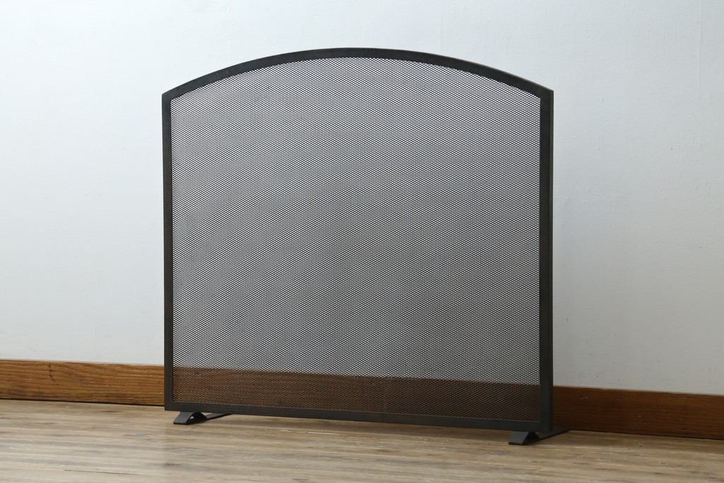 和製ビンテージ　アイアン製　シャビーシックな雰囲気ただようメッシュファイヤースクリーン　(R-062926)