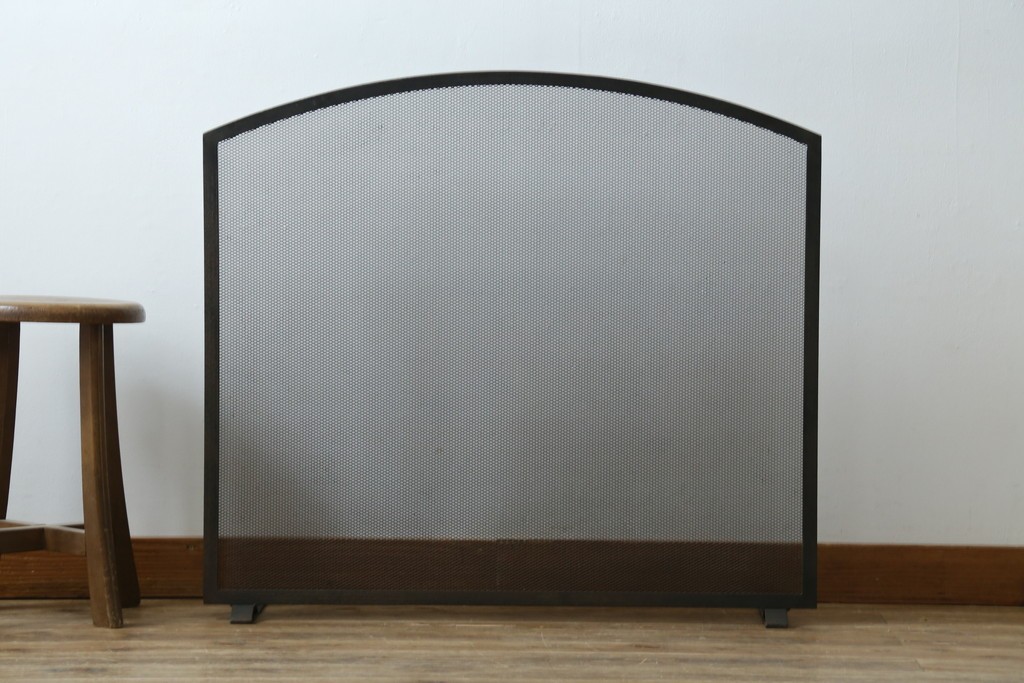 和製ビンテージ　アイアン製　シャビーシックな雰囲気ただようメッシュファイヤースクリーン　(R-062926)