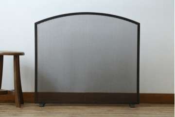 和製ビンテージ　アイアン製　シャビーシックな雰囲気ただようメッシュファイヤースクリーン　(R-062926)