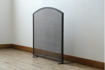 和製ビンテージ　アイアン製　シャビーシックな雰囲気ただようメッシュファイヤースクリーン　(R-062926)