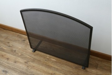 和製ビンテージ　アイアン製　シャビーシックな雰囲気ただようメッシュファイヤースクリーン　(R-062926)