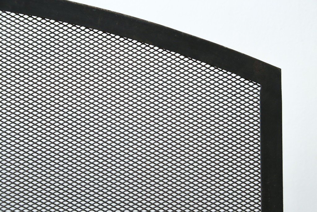 和製ビンテージ　アイアン製　シャビーシックな雰囲気ただようメッシュファイヤースクリーン　(R-062926)