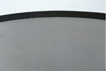 和製ビンテージ　アイアン製　シャビーシックな雰囲気ただようメッシュファイヤースクリーン　(R-062926)