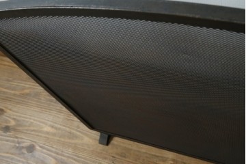 和製ビンテージ　アイアン製　シャビーシックな雰囲気ただようメッシュファイヤースクリーン　(R-062926)