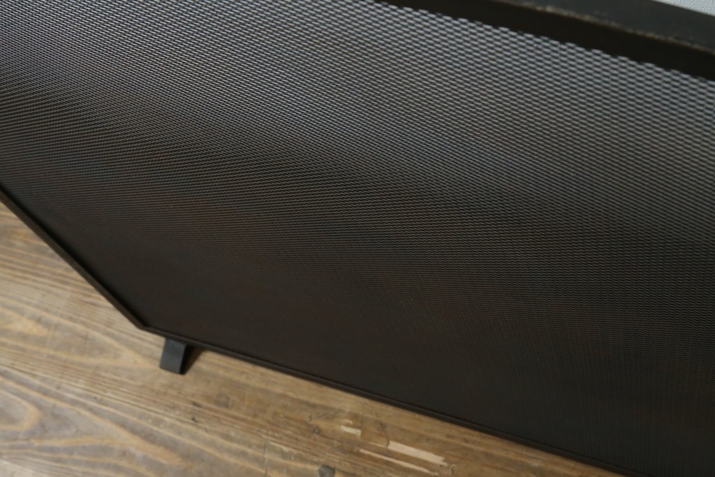 和製ビンテージ　アイアン製　シャビーシックな雰囲気ただようメッシュファイヤースクリーン　(R-062926)