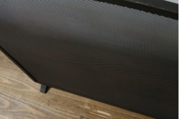 和製ビンテージ　アイアン製　シャビーシックな雰囲気ただようメッシュファイヤースクリーン　(R-062926)