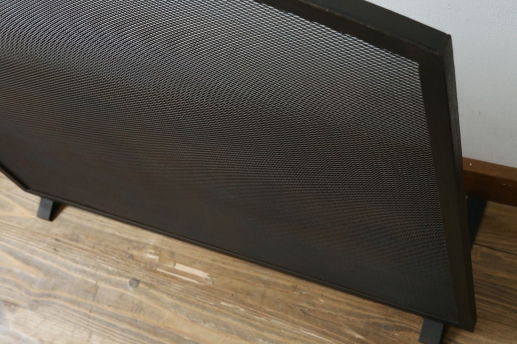 和製ビンテージ　アイアン製　シャビーシックな雰囲気ただようメッシュファイヤースクリーン　(R-062926)