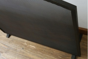 和製ビンテージ　アイアン製　シャビーシックな雰囲気ただようメッシュファイヤースクリーン　(R-062926)