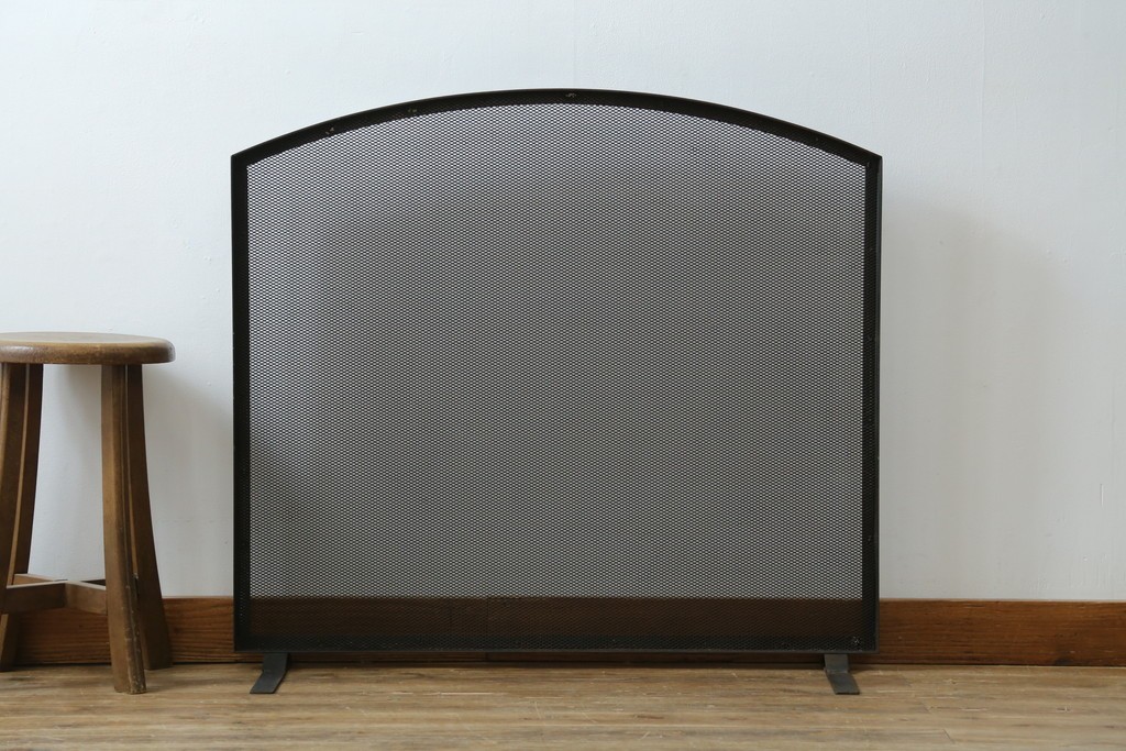 和製ビンテージ　アイアン製　シャビーシックな雰囲気ただようメッシュファイヤースクリーン　(R-062926)