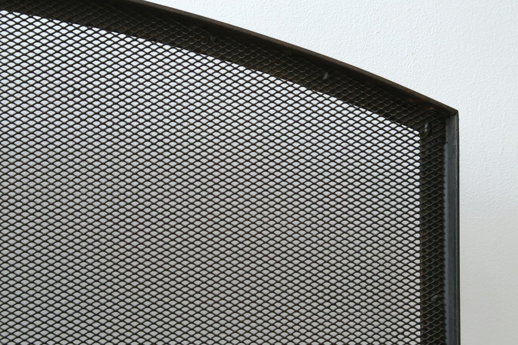 和製ビンテージ　アイアン製　シャビーシックな雰囲気ただようメッシュファイヤースクリーン　(R-062926)