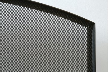 和製ビンテージ　アイアン製　シャビーシックな雰囲気ただようメッシュファイヤースクリーン　(R-062926)