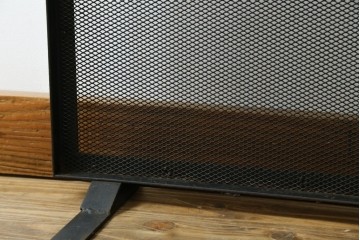 和製ビンテージ　アイアン製　シャビーシックな雰囲気ただようメッシュファイヤースクリーン　(R-062926)