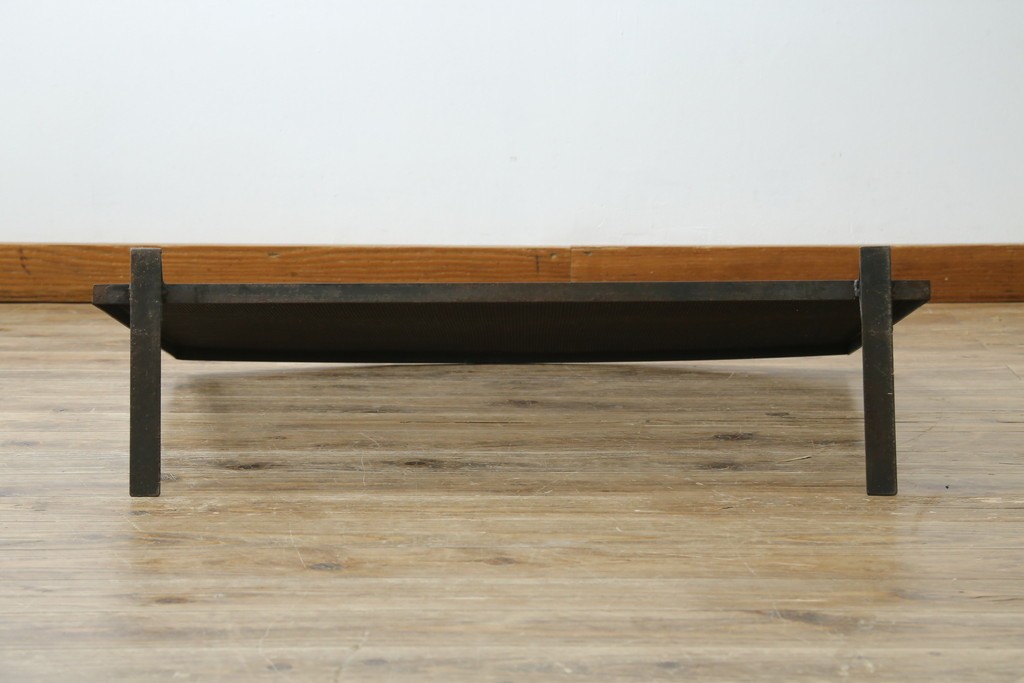 和製ビンテージ　アイアン製　シャビーシックな雰囲気ただようメッシュファイヤースクリーン　(R-062926)