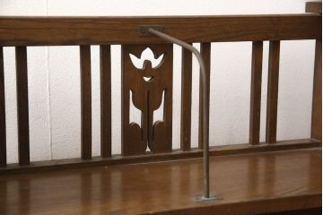 和製アンティーク　大正ロマン　栓材　お花の透かし彫りが可愛らしい!デスクトップにおすすめの本立て(ブックスタンド、卓上収納、小物収納)(R-062927)