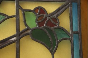 和製アンティーク　華やかな花の図柄が存在感を放つステンドグラス1枚(明り取り、明かり取り、窓)(R-062933)