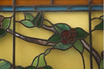 和製アンティーク　華やかな花の図柄が存在感を放つステンドグラス1枚(明り取り、明かり取り、窓)(R-062933)