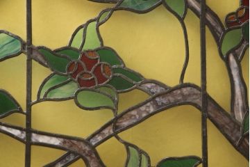 和製アンティーク　華やかな花の図柄が存在感を放つステンドグラス1枚(明り取り、明かり取り、窓)(R-062933)