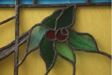 和製アンティーク　華やかな花の図柄が存在感を放つステンドグラス1枚(明り取り、明かり取り、窓)(R-062934)